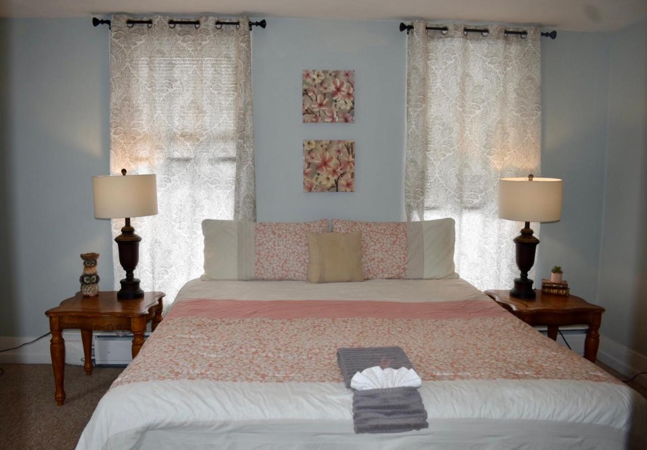Cozy 2Nd Story Flat Near Downtown Apartment Adrian Bagian luar foto