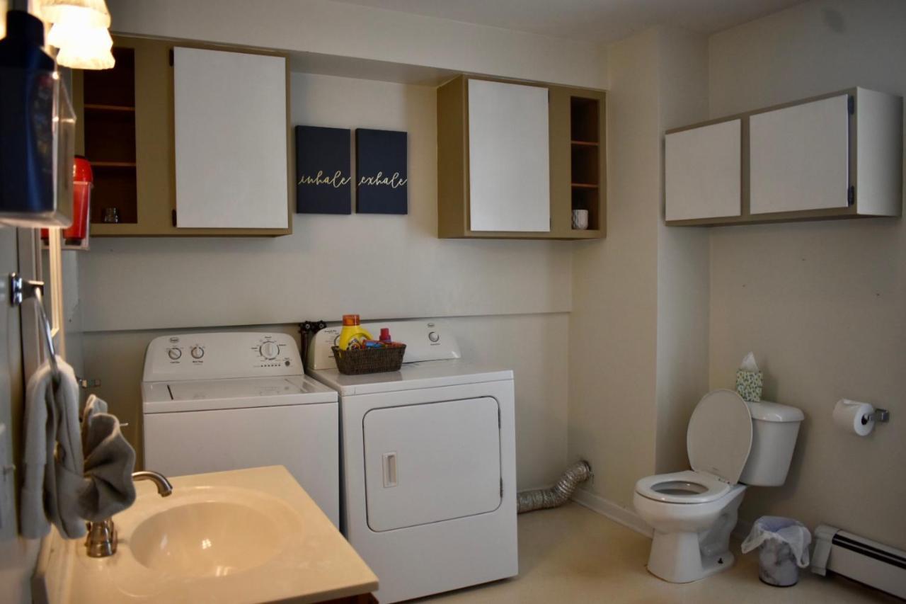 Cozy 2Nd Story Flat Near Downtown Apartment Adrian Bagian luar foto