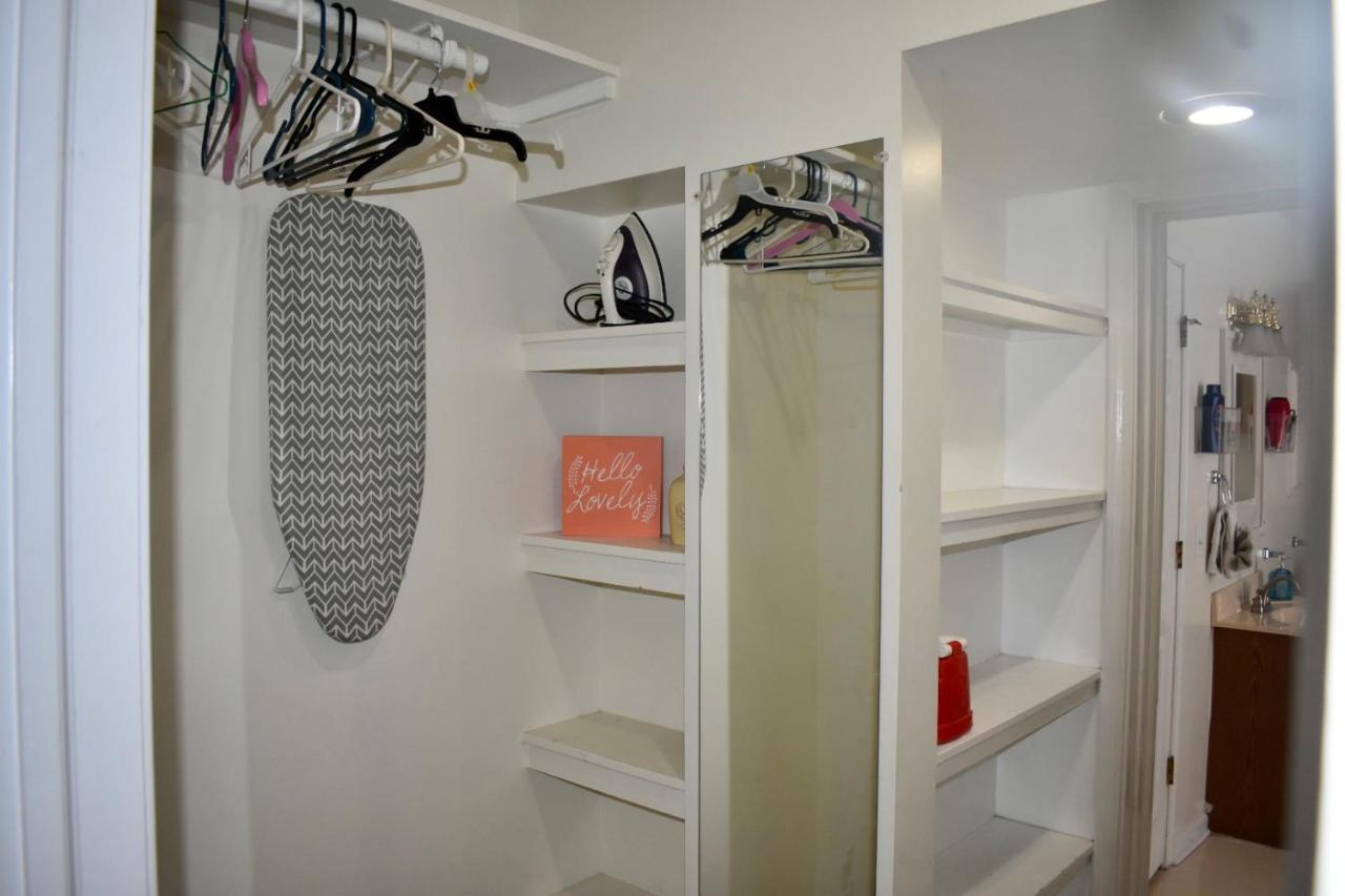 Cozy 2Nd Story Flat Near Downtown Apartment Adrian Bagian luar foto